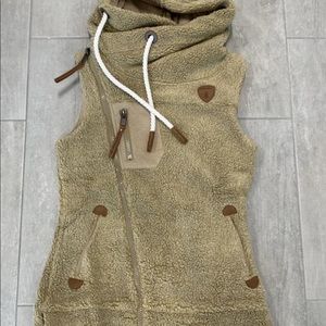 Wanakome sherpa vest